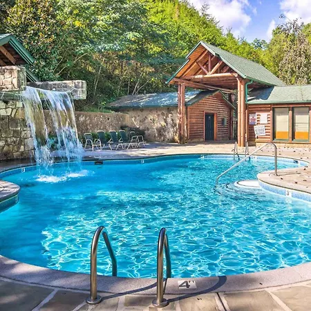 Dog Friendly, Romantic Mtn Getaway Hot Tub Pool Gatlinburg Exterior foto