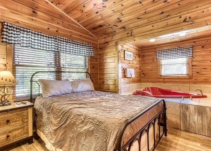 Dog Friendly, Romantic Mtn Getaway Hot Tub Pool