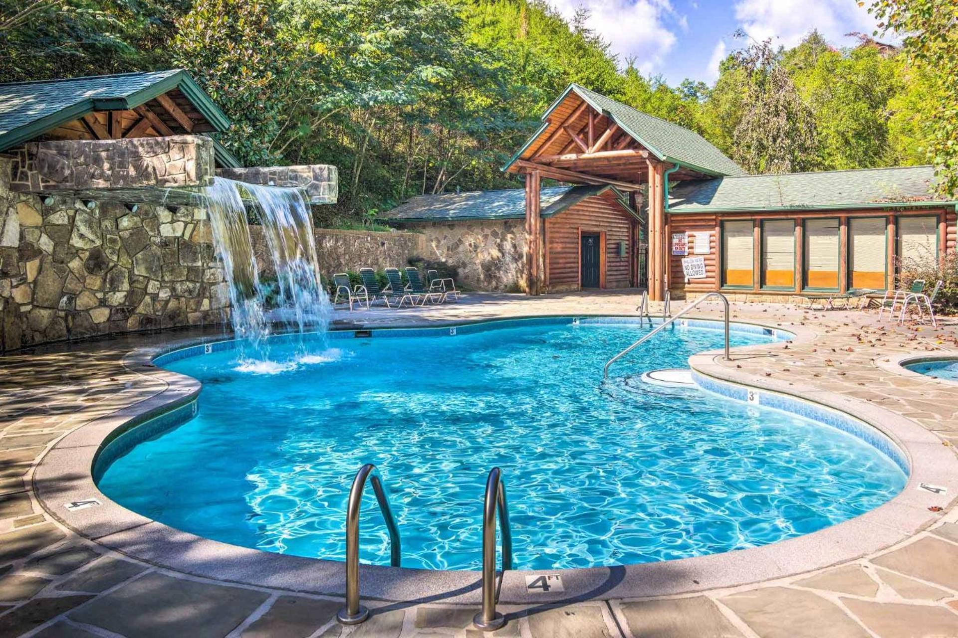 Dog Friendly, Romantic Mtn Getaway Hot Tub Pool Hébergement de vacances Gatlinburg